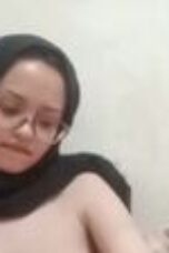 Bokep indo abg hijab hitam colmek sedap betul euy