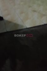 Ngintip Tante Kosan Lagi Godain Berondong