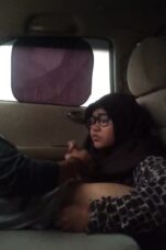 Bokep jilbab malaysia mesum blowjob dimobil